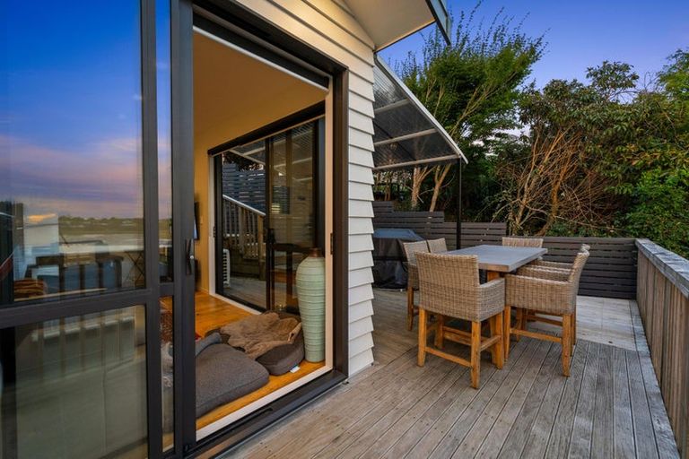 Photo of property in 17a Constable Lane, West Harbour, Auckland, 0618