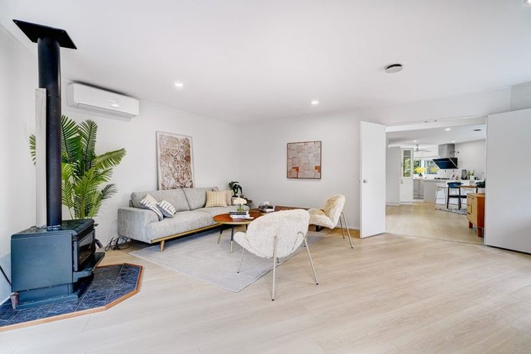 Photo of property in 8 Stitchbird Close, Murrays Bay, Auckland, 0630