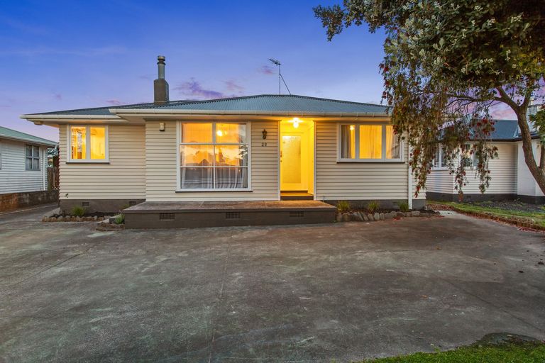 Photo of property in 29 Hill Crescent, New Lynn, Auckland, 0600