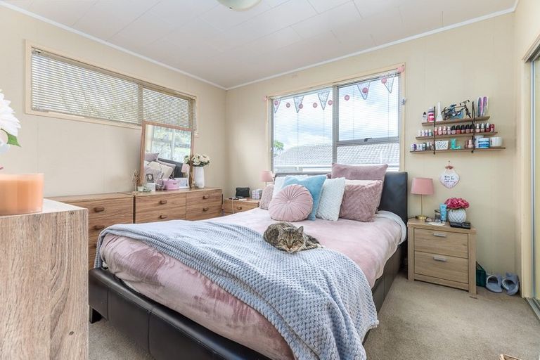 Photo of property in 36 Lavery Place, Sunnynook, Auckland, 0632