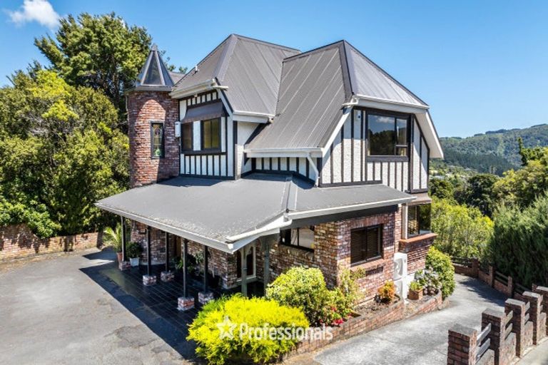 Photo of property in 1 Hobbit Lane, Pinehaven, Upper Hutt, 5371