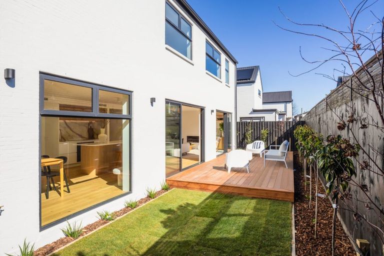 Photo of property in 2/17 Hewitts Road, Merivale, Christchurch, 8014
