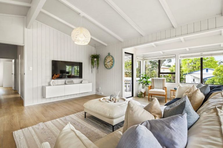 Photo of property in 18 Macnay Way, Murrays Bay, Auckland, 0630