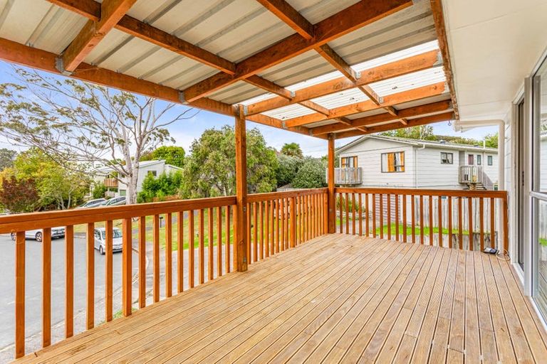 Photo of property in 20 Reinga Place, Massey, Auckland, 0614