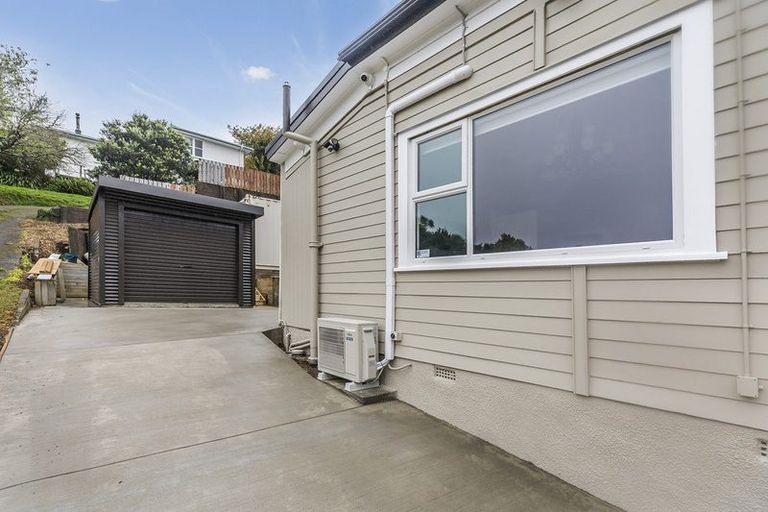 Photo of property in 112b Newlands Road, Newlands, Wellington, 6037