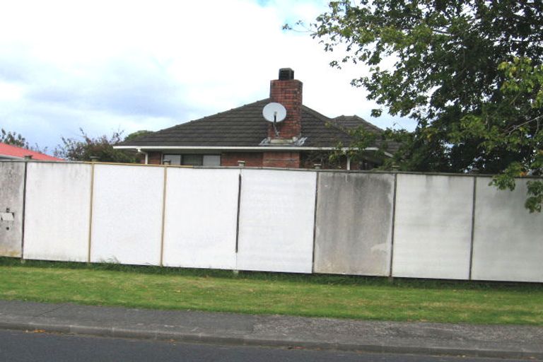 Photo of property in 4 Moor Avenue, Te Atatu Peninsula, Auckland, 0610