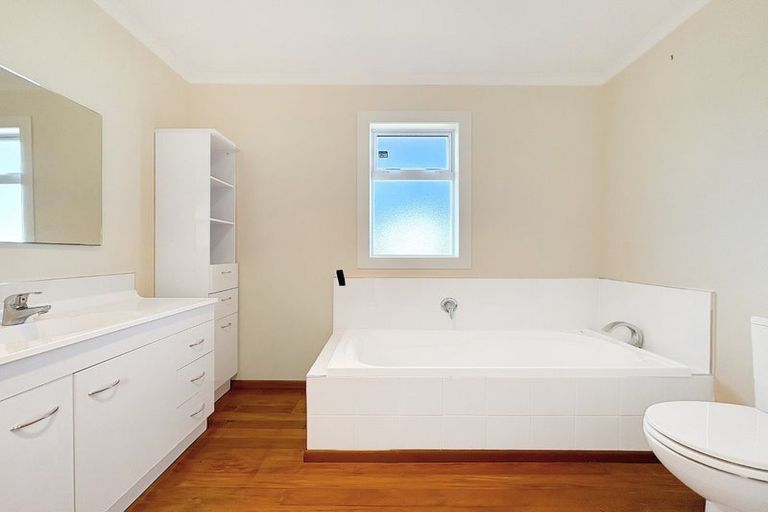 Photo of property in 7 English Street, St Andrews, Hamilton, 3200