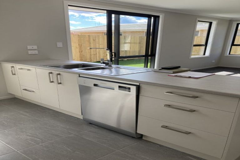 Photo of property in 49u2 Holland Road, Fairfield, Hamilton, 3214