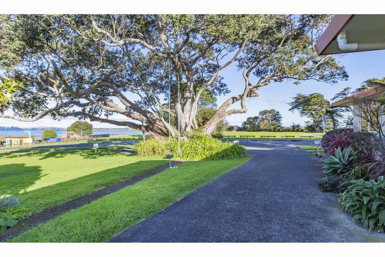 Photo of property in 37 Roys Road, Weymouth, Auckland, 2103