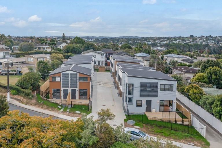 Photo of property in 4/196 Royal Road, Massey, Auckland, 0614