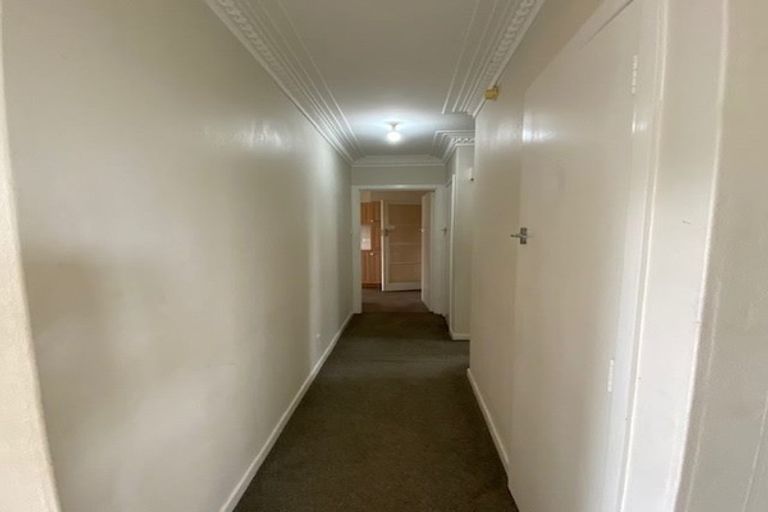 Photo of property in 27 Royal View Road, Te Atatu South, Auckland, 0610