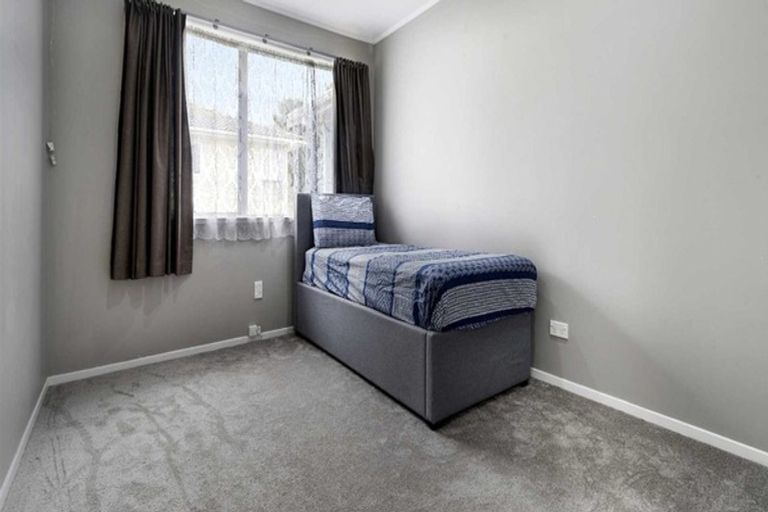 Photo of property in 62 Gallony Avenue, Massey, Auckland, 0614