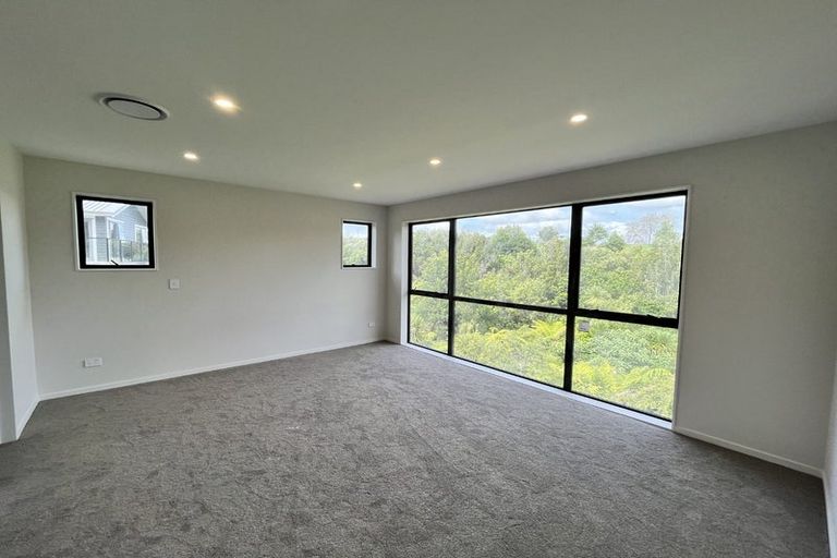 Photo of property in 14a Kinleith Way, Albany, Auckland, 0632