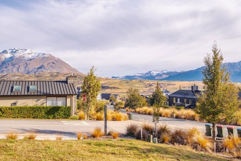 Photo of property in 33 Mcadam Drive, Jacks Point, Queenstown, 9371
