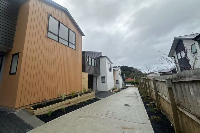 Photo of property in 15 Lowtherhurst Road, Massey, Auckland, 0614
