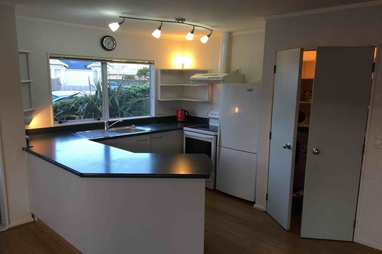 Photo of property in 1 Macalister Place, Miramar, Wellington, 6022