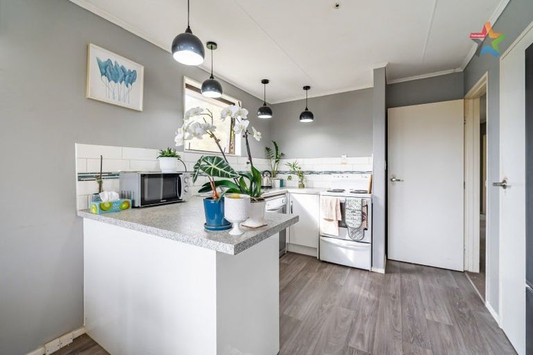 Photo of property in 10 Whitechapel Grove, Stokes Valley, Lower Hutt, 5019