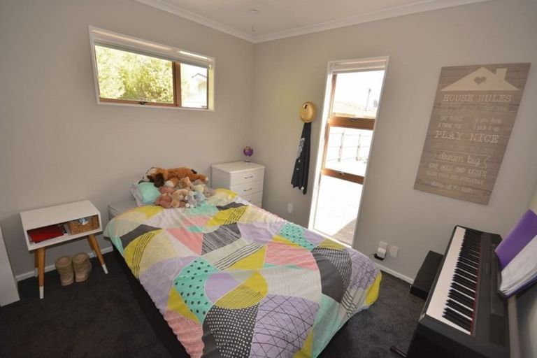 Photo of property in 17a Matenga Street, Waikanae, 5036