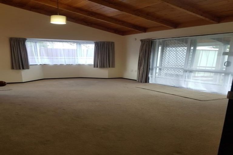 Photo of property in 2/2 Tiverton Crescent, Whalers Gate, New Plymouth, 4310