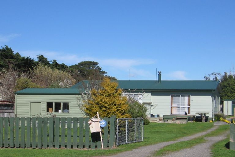Photo of property in 76 Woodward Street East, Featherston, 5710