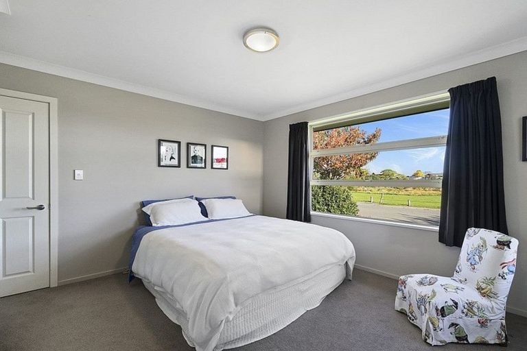 Photo of property in 1 Teagarden Close, Mairehau, Christchurch, 8052
