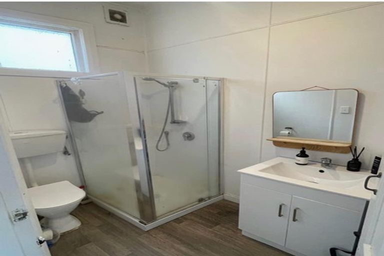 Photo of property in 122 Wallace Street, Mount Cook, Wellington, 6021