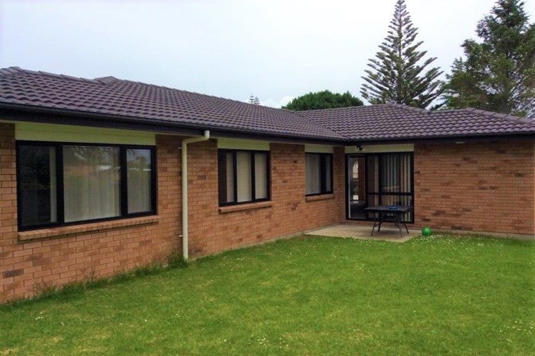 Photo of property in 18a Nicola Place, Mangere, Auckland, 2022