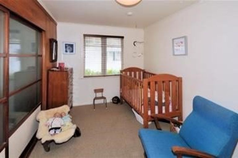 Photo of property in 40 Pupuke Road, Hillcrest, Auckland, 0627