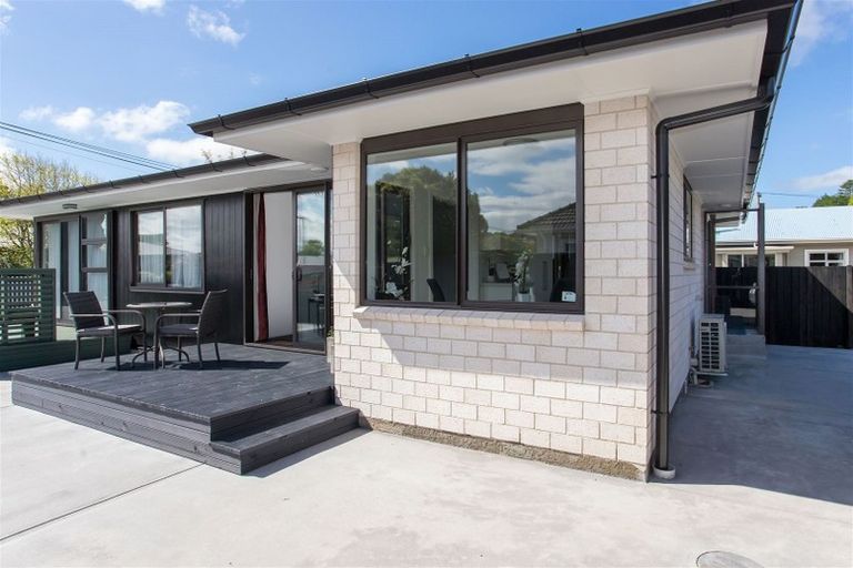 Photo of property in 2/262a Centaurus Road, Hillsborough, Christchurch, 8022