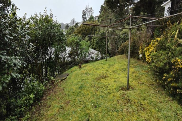 Photo of property in 4f2 Glanmire Road, Newlands, Wellington, 6037