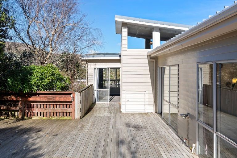 Photo of property in 1 Fyvie Avenue, Tawa, Wellington, 5028