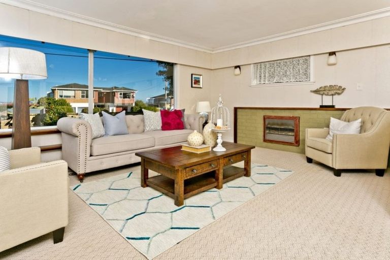 Photo of property in 96 Pupuke Road, Hillcrest, Auckland, 0627