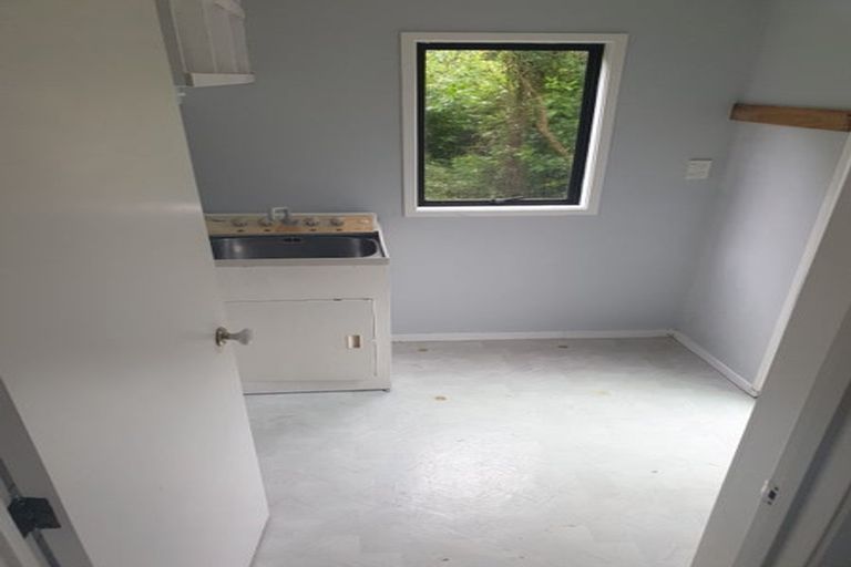 Photo of property in 50 Valley View Road, Glenfield, Auckland, 0629