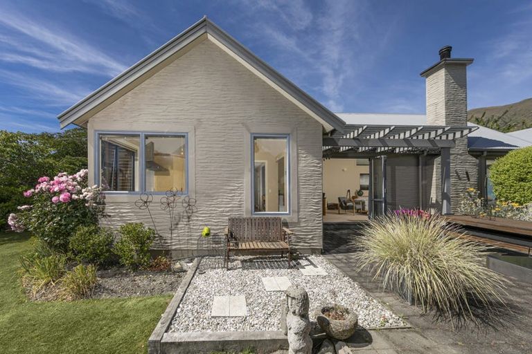 Photo of property in 121 Meadowstone Drive, Wanaka, 9305