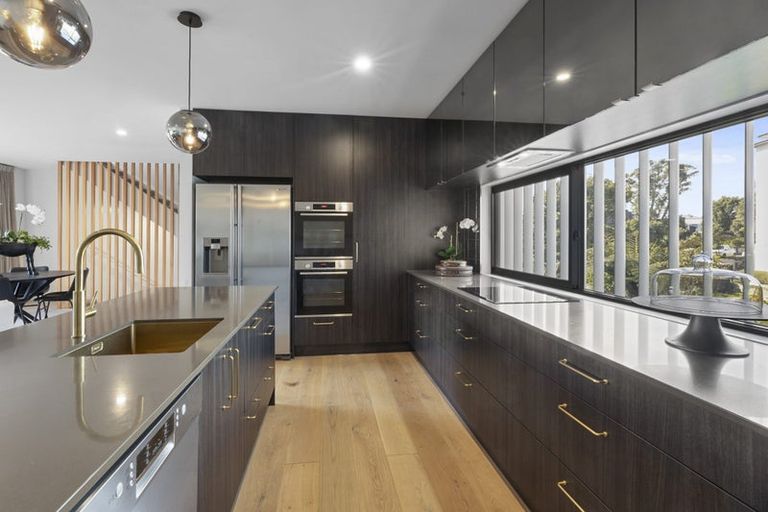 Photo of property in 2/11a Baring Terrace, Strandon, New Plymouth, 4312