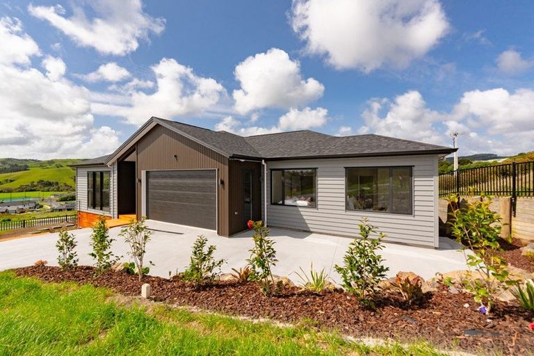 Photo of property in 27 Mahi Road, Helensville, 0800