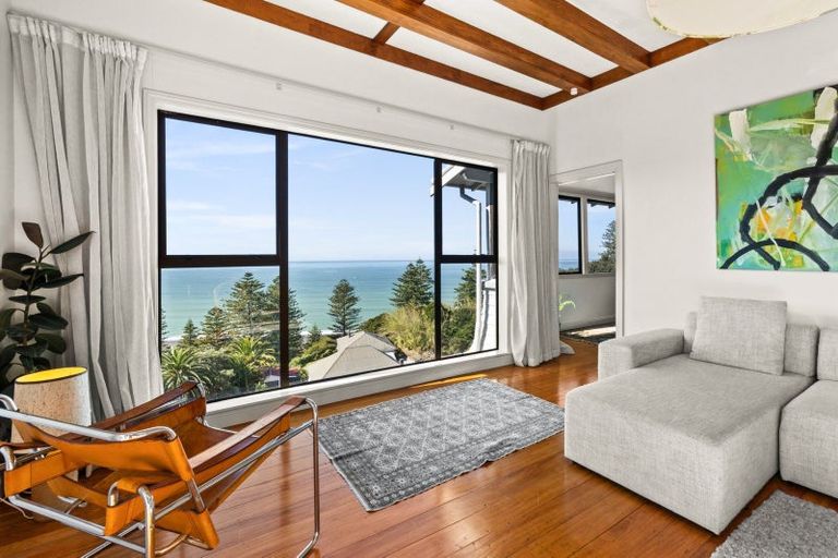 Photo of property in 18 Hukarere Road, Bluff Hill, Napier, 4110