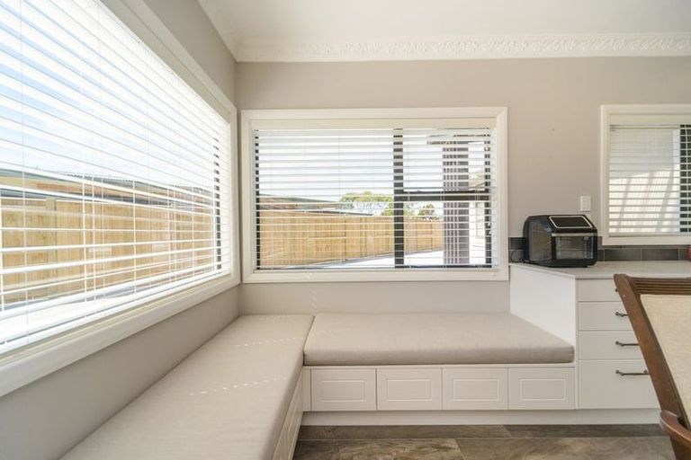 Photo of property in 12 Innes Place, Roslyn, Palmerston North, 4414