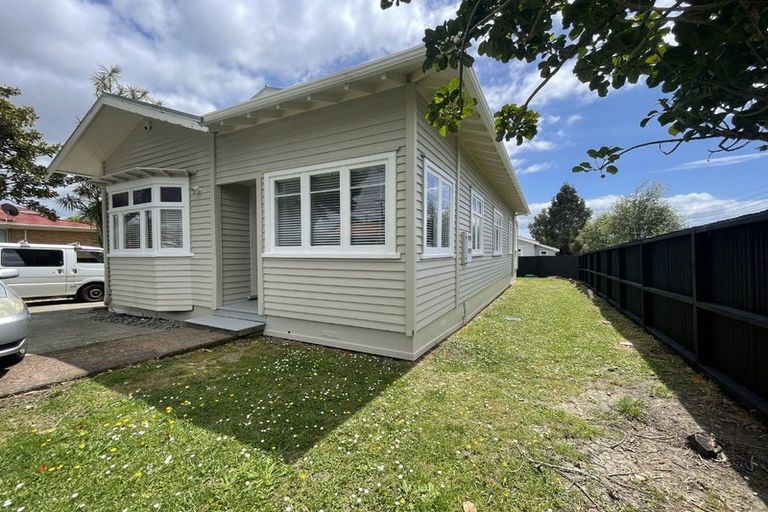 Photo of property in 29a Miro Street, New Lynn, Auckland, 0600