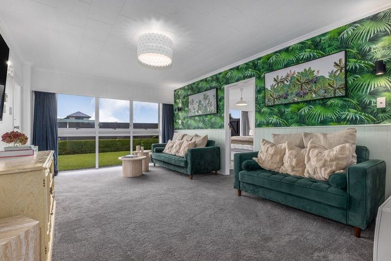 Photo of property in 23 Featherston Street, Levin, 5510