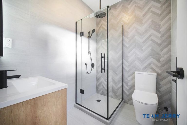 Photo of property in 43 Tributary Parade, Karaka, 2113