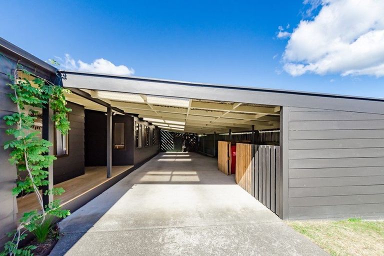 Photo of property in 36 Hollis Road, Paraparaumu Beach, Paraparaumu, 5032