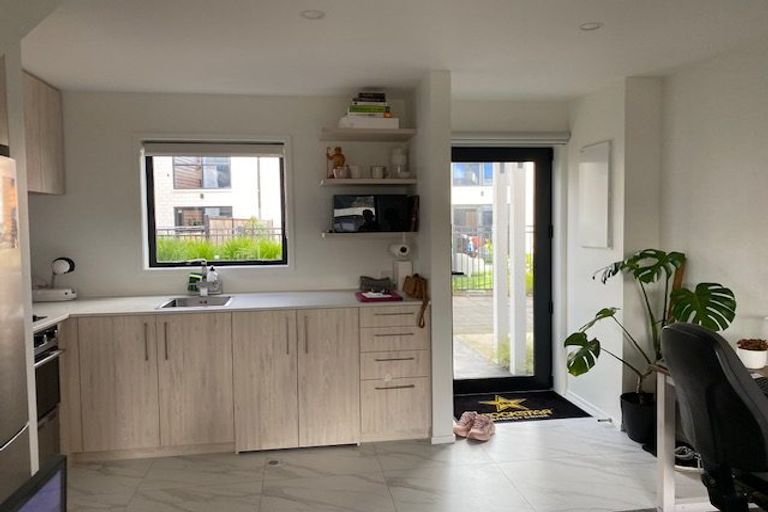 Photo of property in 3/172 Don Buck Road, Massey, Auckland, 0614