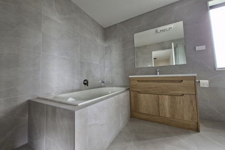 Photo of property in 4d Deep Creek Road, Torbay, Auckland, 0630