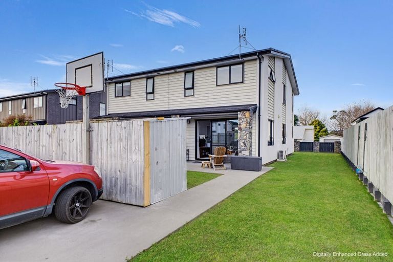 Photo of property in 15 Discovery Place, Marfell, New Plymouth, 4310