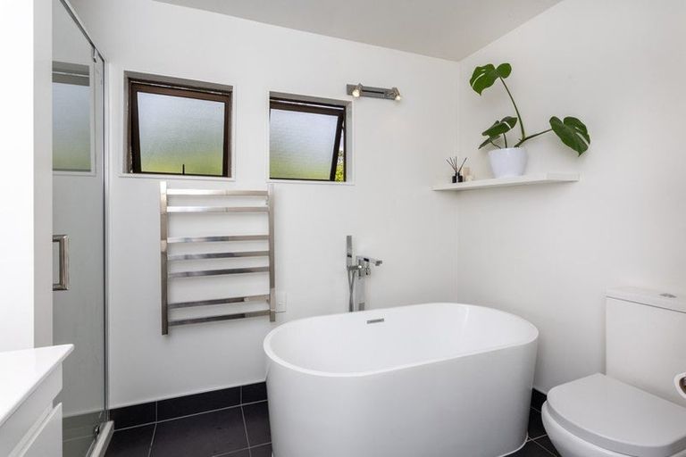 Photo of property in 1/92 Kervil Avenue, Te Atatu Peninsula, Auckland, 0610