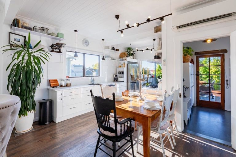 Photo of property in 13 Waverley Street, Waipawa, 4210