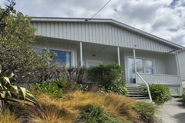 Photo of property in 37 Ara Paiwhenua, Tawa, Wellington, 5028