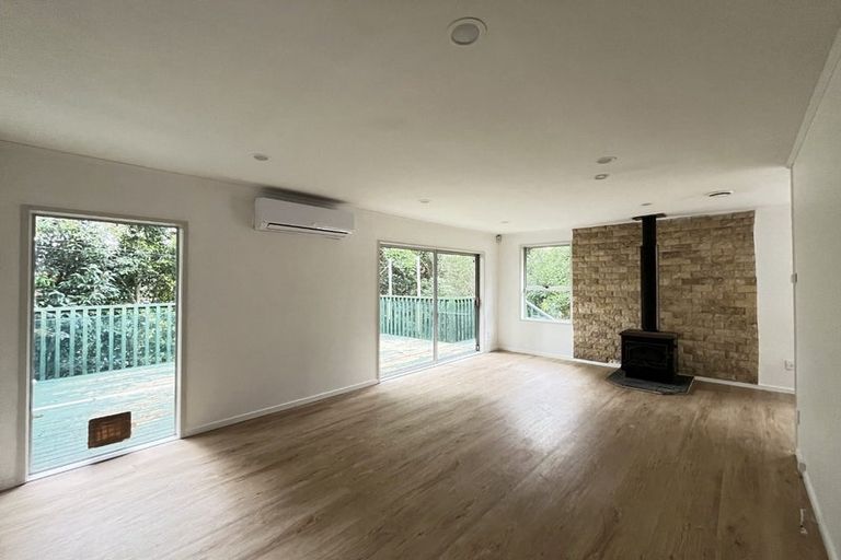 Photo of property in 11 Kilcar Place, Massey, Auckland, 0614