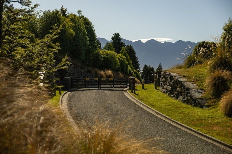 Photo of property in 81 Corsican Drive, Ben Lomond, Queenstown, 9371